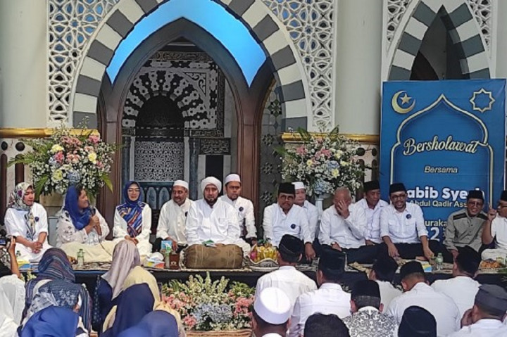 Wakil Ketua MPR Ajak Ratusan Kader NasDem Berselawat Bersama Habib Syech