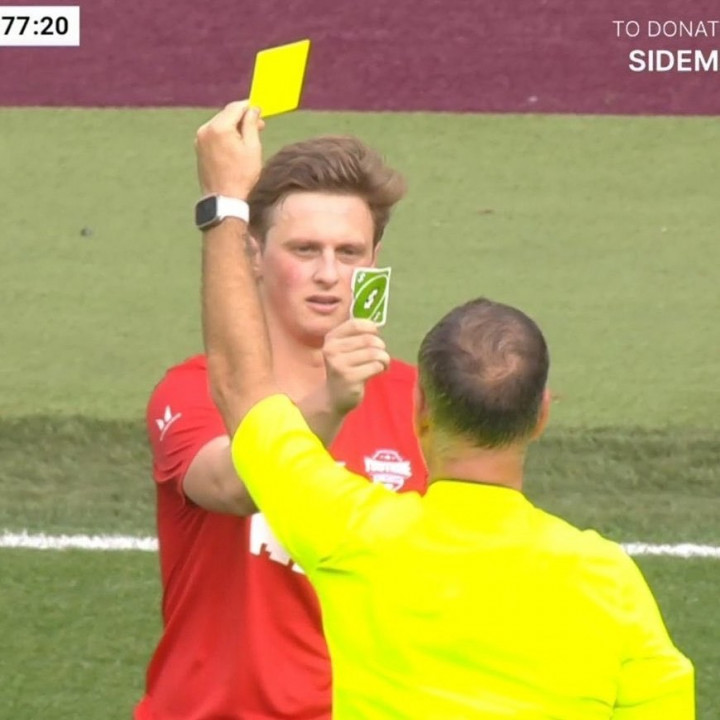 Usil! YouTuber Max Fosh Beri Wasit Mark Clattenburg Kartu Kuning Uno