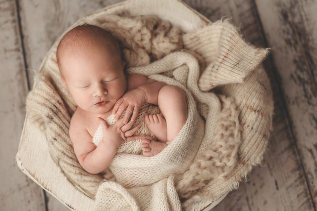 Mengapa BAB Newborn atau Bayi Berwarna Hijau?