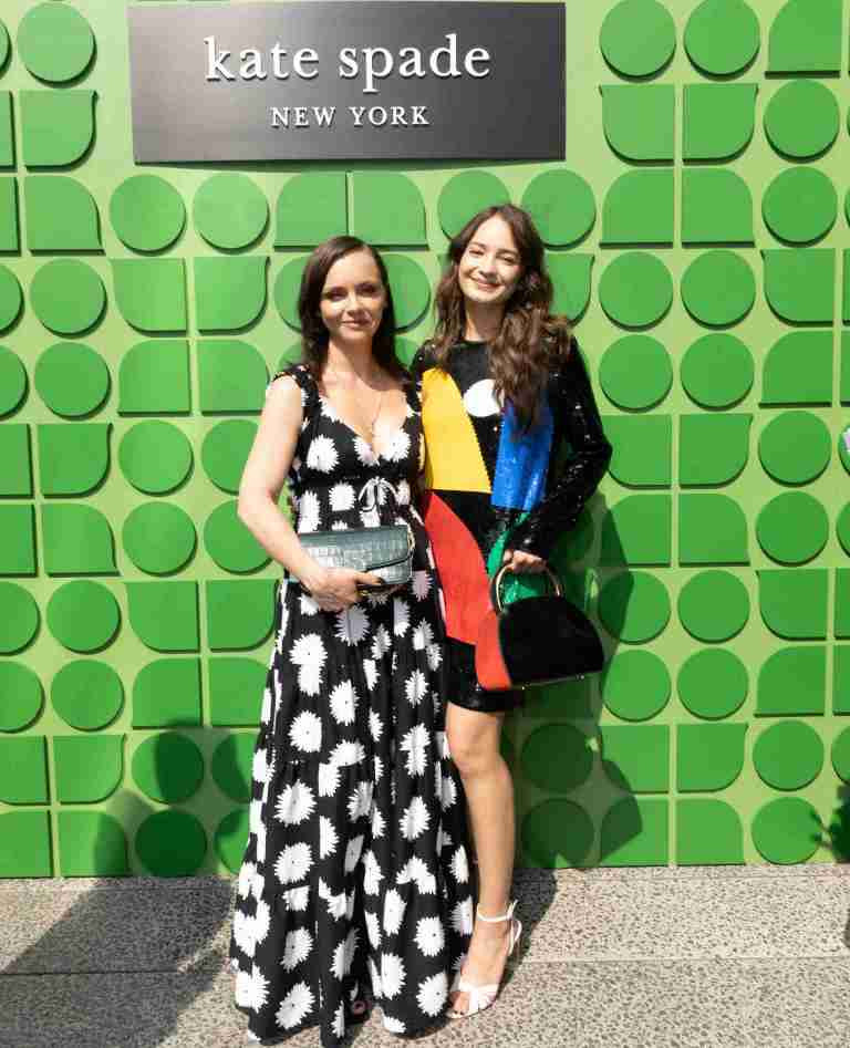 Christina Ricci dan Enzy Storia. Dok. Kate Spade New York