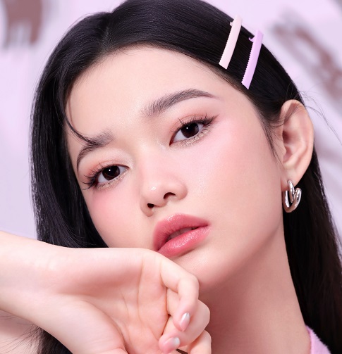 Bare make up look ala barenbliss. (Foto: Dok. barenbliss)