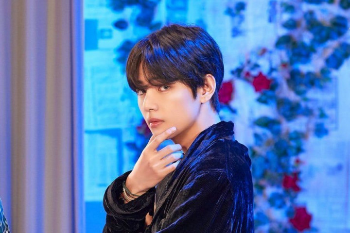 Cetak Rekor! V BTS Jual 2 Juta Album dalam Seminggu