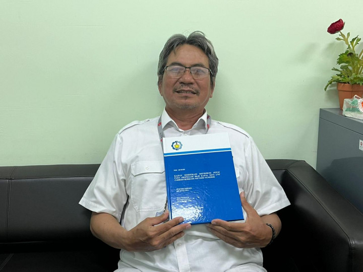 Wisuda S2 di Usia 58 Tahun, Irfan Jadi Wisudawan Tertua ITS