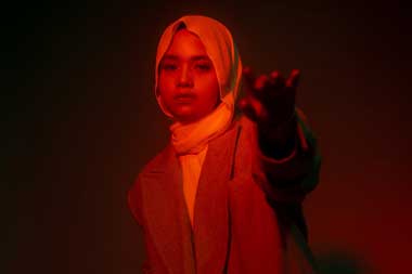 Hanin Dhiya Rilis Lagu Glenn Fredly 