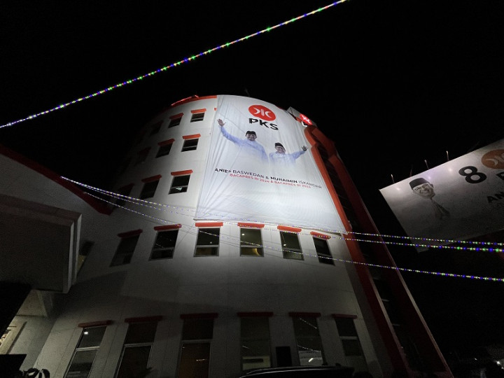 Resmi Beri Dukungan Anies dan Muhaimin, PKS Pasang <i>Banner</i> Segede Gedung