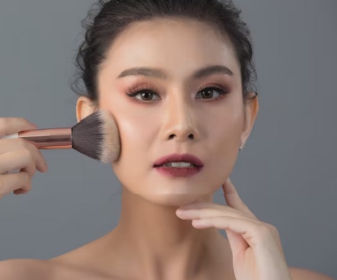 Tak perlu operasi plastik, cukup pelajari beberapa teknik riasan sederhana untuk mengubah bentuk dan fitur wajahmu. (Foto: Ilustrasi. Dok. Freepik.com)