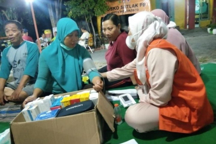 Dampak TPA Randegan Terbakar, Warga Mojokerto Menderita Sesak Napas