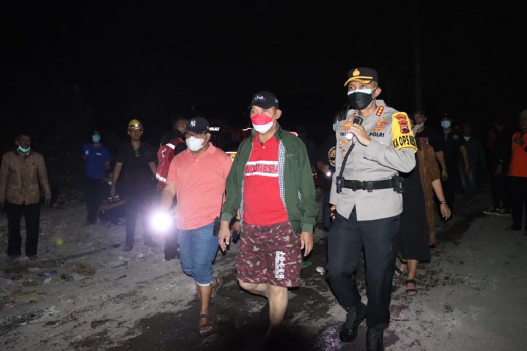 Kebakaran TPA Putri Cempo Tak Kunjung Padam, Warga Sekitar Dievakuasi