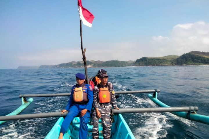 Pencarian 8 Nelayan Korban Kecelakaan Laut di Blitar Dihentikan