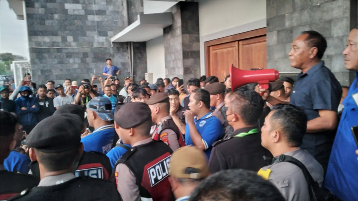 Dua Laga Tanpa Menang, Suporter PSIM Yogyakarta Demo