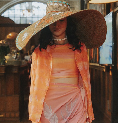 Salah satu koleksi BORNEO dari Ghea Resort x Cover Me Not. (Foto: Dok. Istimewa)