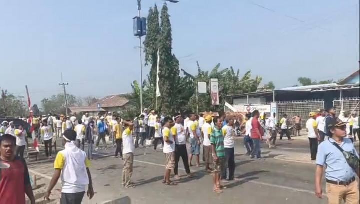 Pengambilan Nomor Urut Pilkades di Cirebon Ricuh, Jalur Pantura Lumpuh