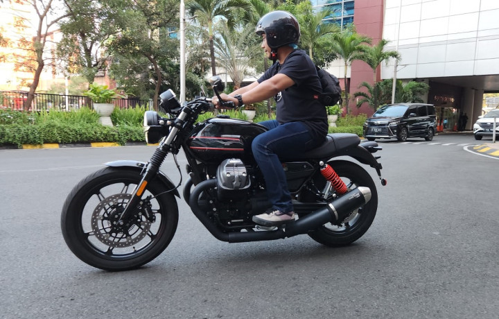 Jajal Moto Guzzi V7 Stone Special Edition, Begini Sensasinya