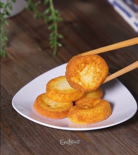 Tahu yang kamu goreng selalu enggak mulus? Simak tips di bawah ini. (Foto: Dok. Endeus TV)