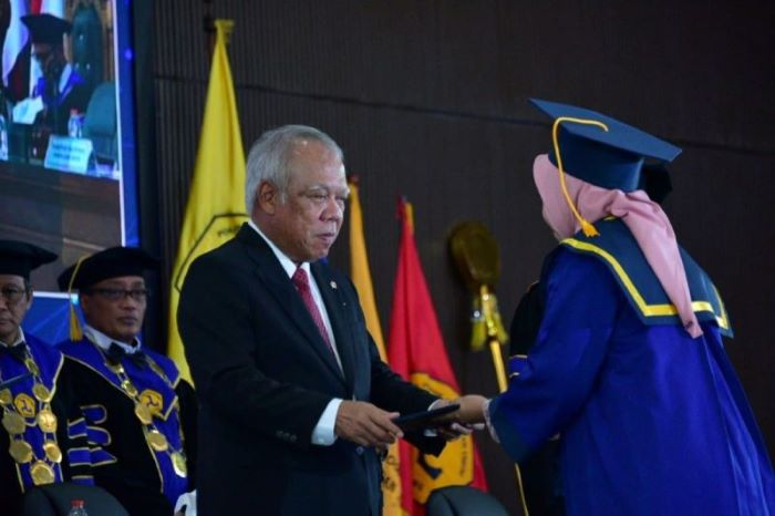 54% Wisudawan Politeknik PU Cum Laude, Menteri PUPR Beri Pesan Begini