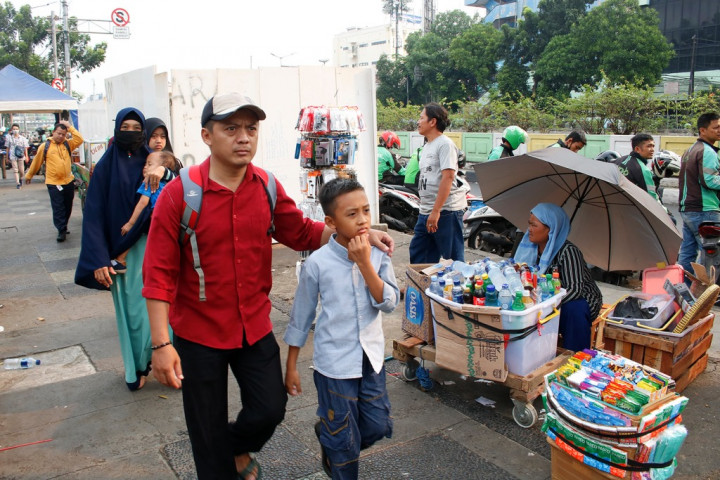 Pedagang Kaki Lima 'Menjerit' Gegara Larangan Jual Rokok Eceran