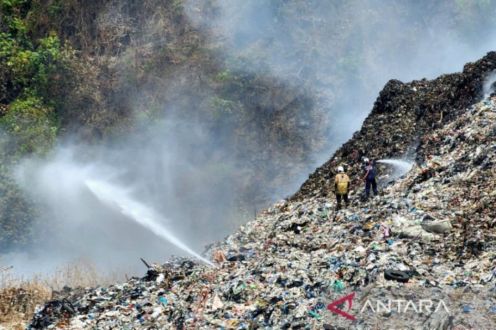 Api Padam, Lokasi Kebakaran di TPA Jatibarang Dilakukan Pendinginan