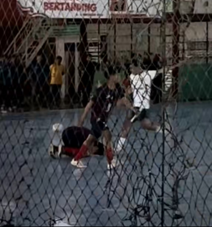Viral, Aksi Tak Sportif Pemain Futsal Tendang Kepala Lawan Saat Selebrasi Sujud