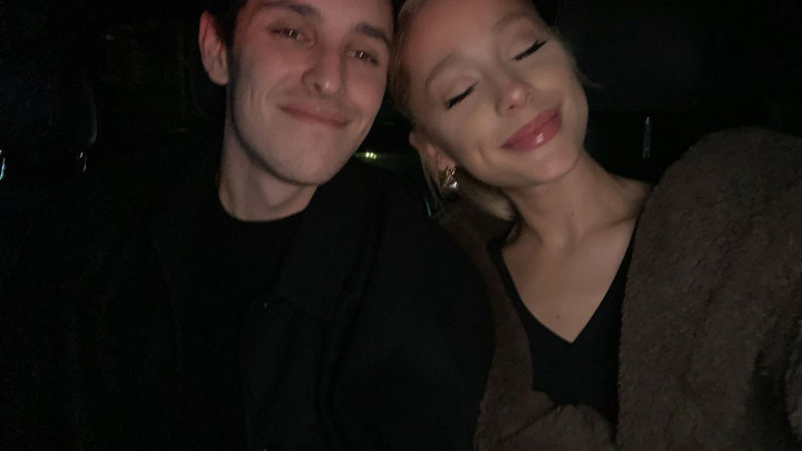Ariana Grande dan Dalton Gomez Saling Gugat Cerai