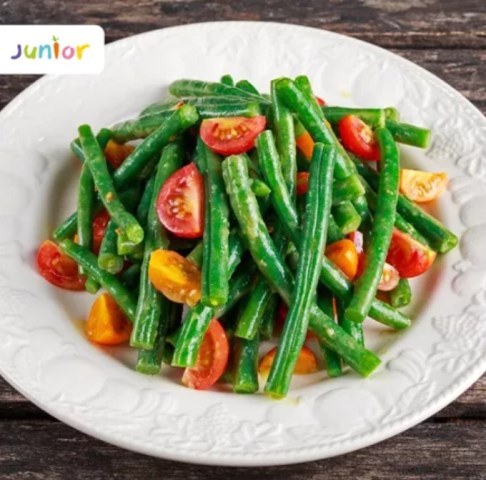 Bikin tumis buncis yang dicampur tomat ceri ini mantap sekali. Rasanya fresh banget! (Foto: Dok. Endeus TV)