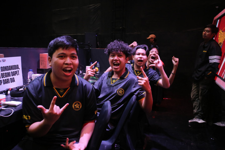 Poco Star Bertahan di Puncak Klasemen FFML Season 8
