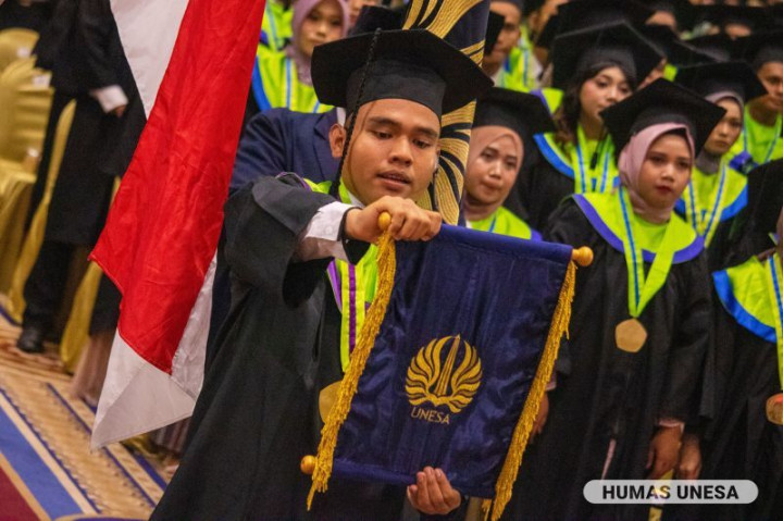 Perdana, Unesa Wisuda 585 Mahasiswa Jalur RPL Desa