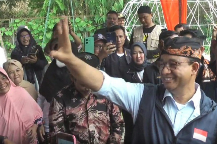 Ribuan Relawan Sambut Kedatangan Anies Baswedan di Sukabumi