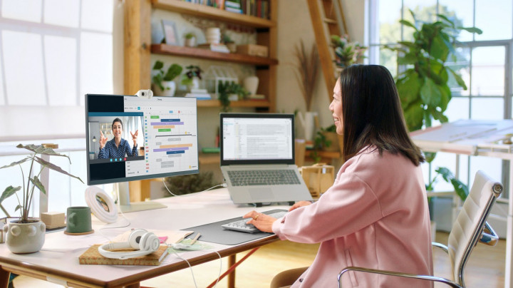 Webcam Logitech Brio 100 Anyar Bawa Kualitas Full HD