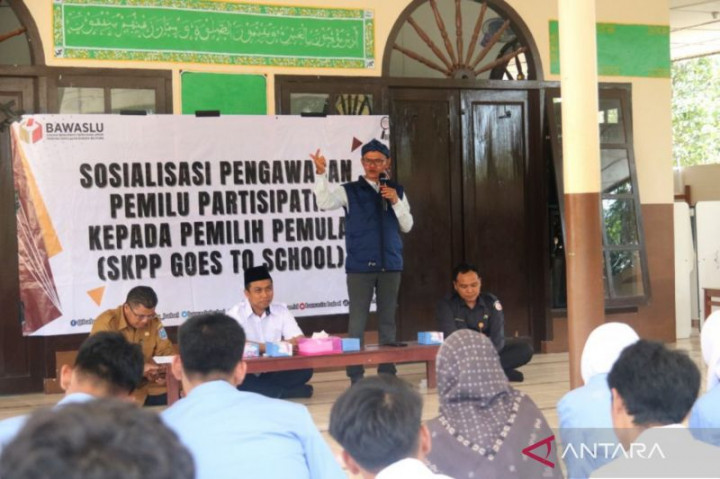 Bawaslu Babel Kunjungi Sekolah Gaet Pemilih Pemula