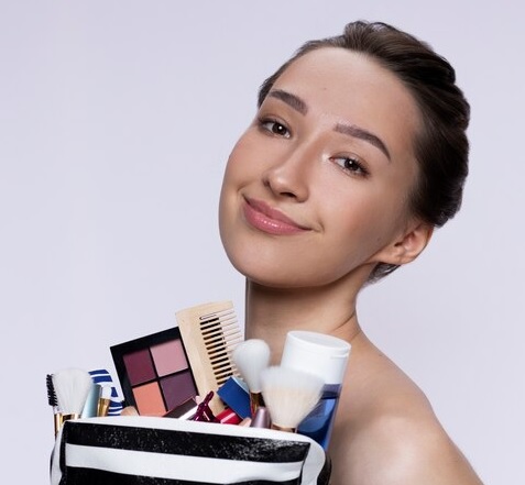 Meski tidak suka make up, setidaknya kamu memiliki tujuh produk kecantikan ini. (Foto: Ilustrasi. Dok. Freepik.com)