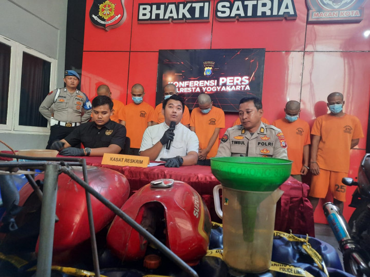 Suap Petugas SPBU, Cara 7 Penjual BBM Ilegal Dapatkan Bensin Jumlah Banyak