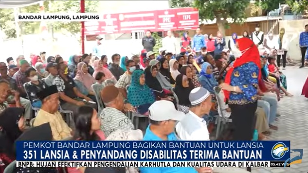 Pemkot Bandar Lampung Membagikan 351 Bantuan untuk Lansia dan Difabel