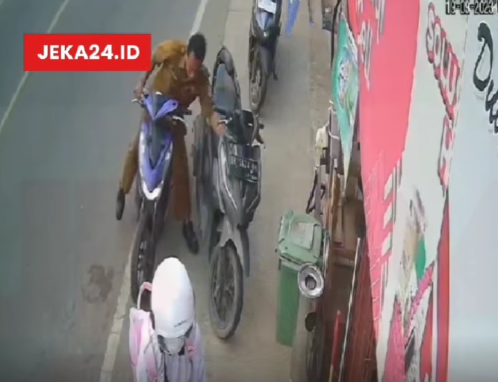 Viral! Oknum PNS di Jambi Curi HP Siswa untuk Beli Rokok, Aksi Terekam CCTV