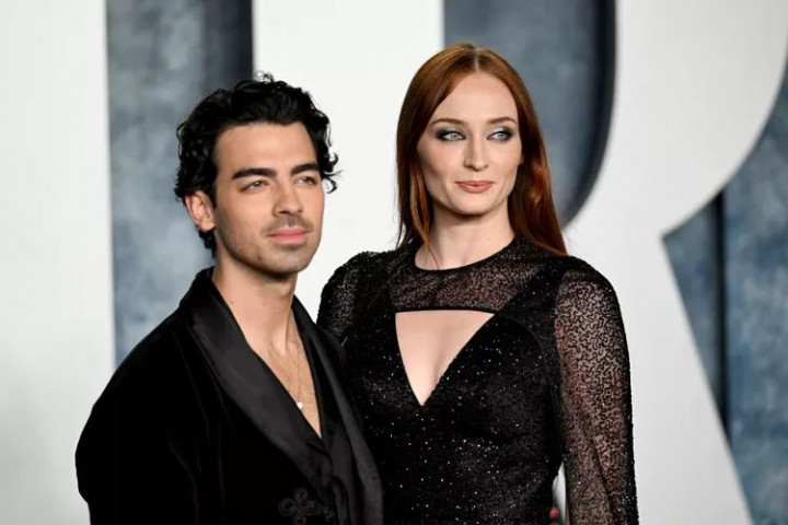 Sophie Turner Gugat Joe Jonas Usai Tahan Paspor Anak