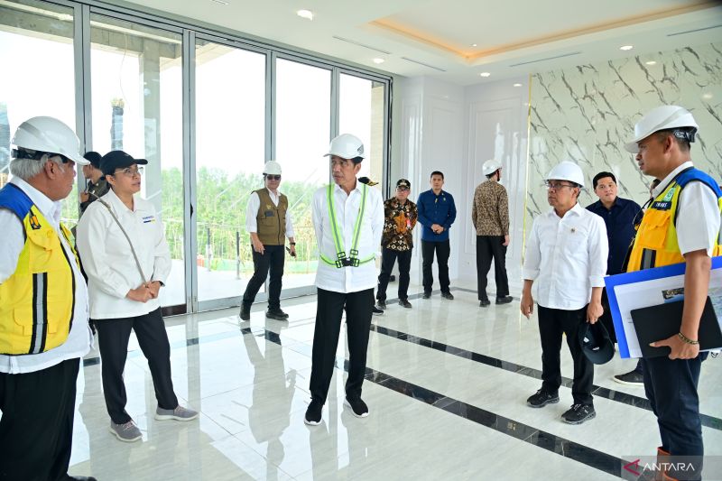 Jokowi Tinjau Pembangunan Rumah Tapak Para Menteri di IKN