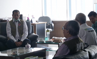 Dubes Tommy Jenguk Mantan Ketua Satgas Covid-19 sedang Dirawat di Jakarta