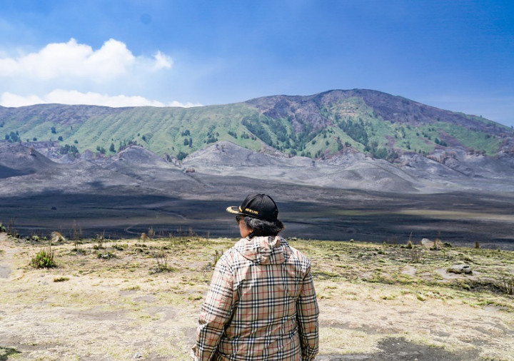<i>Update!</i> Luas Lahan Kebakaran di Gunung Bromo Jadi 989 Hektare