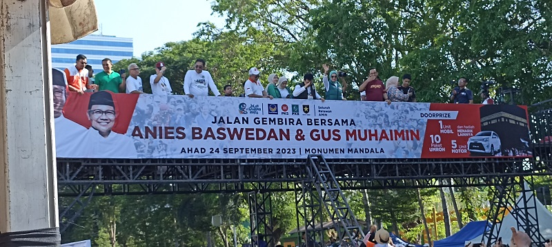 Anies-Muhaimin Jalan Gembira bersama Masyarakat Makassar