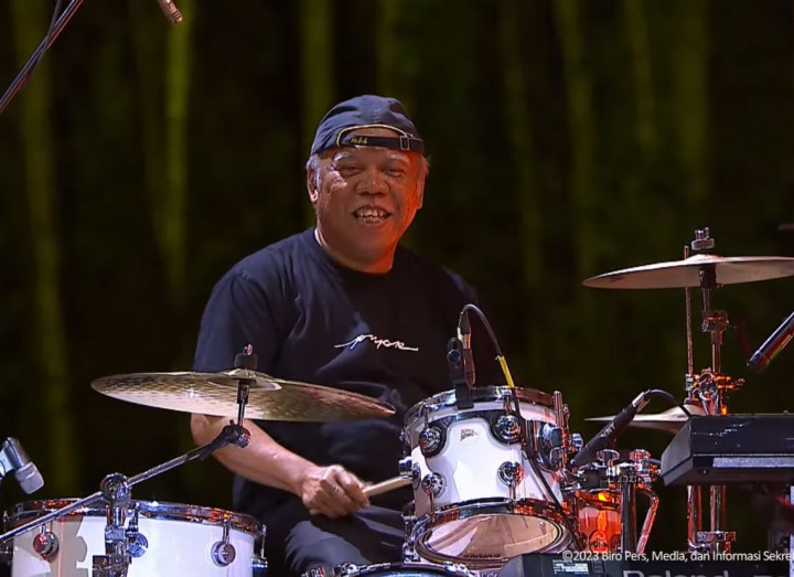 Terlalu Semangat, Stik Drum Menteri PUPR Basuki Patah saat Manggung Bareng Gigi di IKN