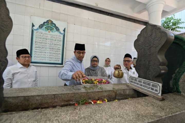 Anies-Muhaimin Ziarah ke Makam Pangeran Diponegoro