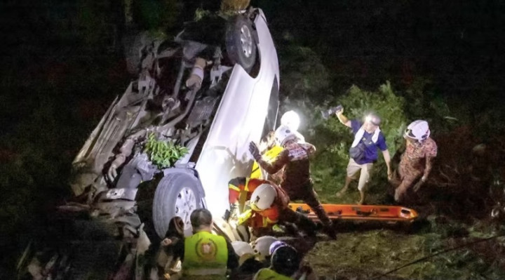 Mobil Wisata Masuk Jurang, Seorang Turis Singapura Tewas