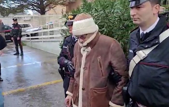 Bos mafia Italia Matteo Messina Denaro saat ditangkap pada Januari 2023, foto: AFP