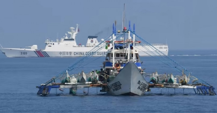 Drama Kejar-kejaran Nelayan Filipina dengan Penjaga Pantai Tiongkok di Laut China Selatan