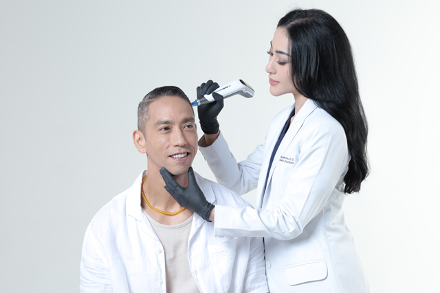 Pria juga bisa melalukan perawatan wajah dan tubuh lho! Simak tipsnya dari Dr. Shella Hardianto. (Foto: Dok. Istimewa)