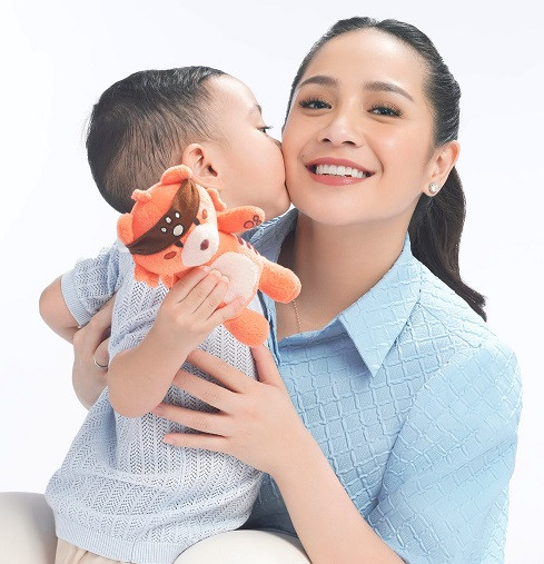 Nagita Slavina dan Cipung sebagai brand ambassador Birth Beyond. (Foto: Dok. Birth Beyond)