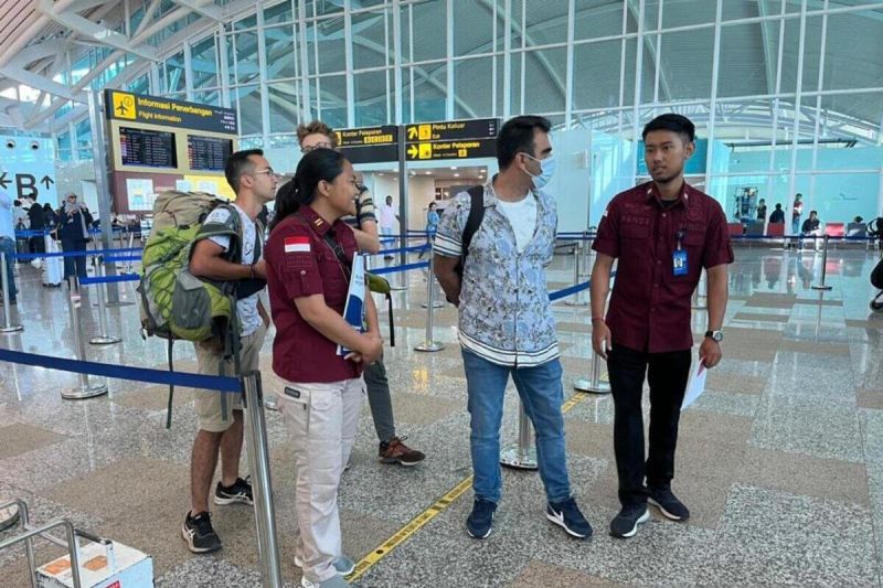 Kantor Imigrasi di Bali mendeportasi WNA asal Turki eks narapidana kasus pembobolan ATM dan kasus kepemilikan ganja. Foto: Branda Antara