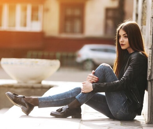 5 Ide Mix and Match Sepatu Pantofel dengan Pakaian Favoritmu