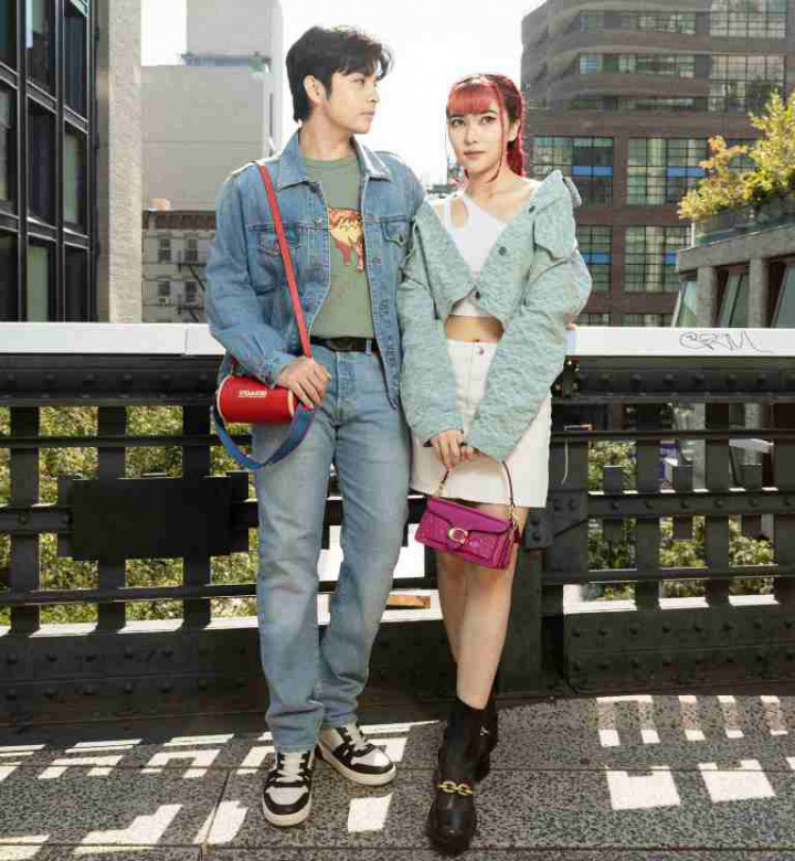 Intip Street Style Isyana dan Angga saat Menelusuri Kota New York