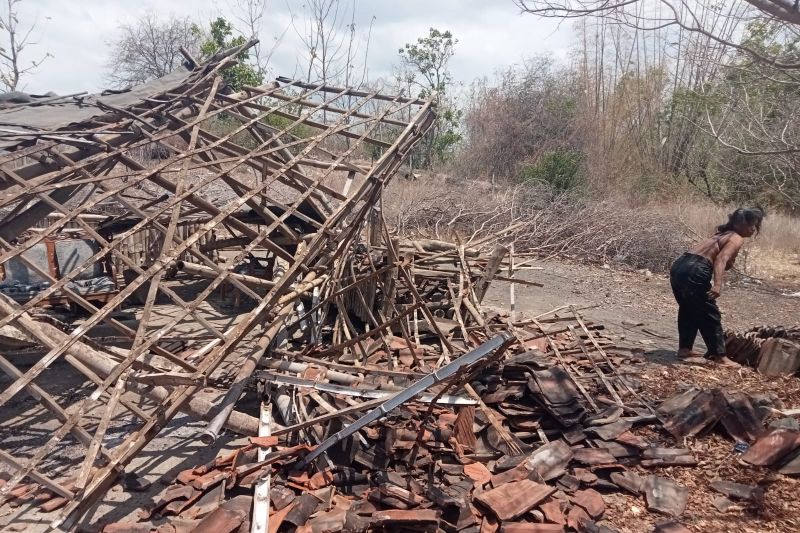 Belasan Rumah di Situbondo Hancur Diterjang Puting Beliung