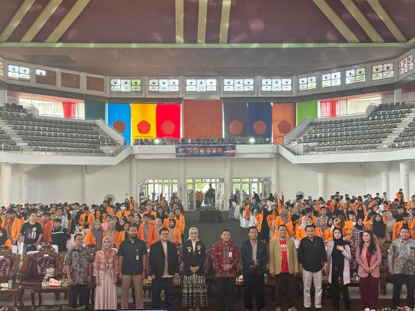 Otoritas Jasa Keuangan (OJK) mengedukasi ribuan mahasiswa di Jambi tentang keuangan. Do. Istimewa